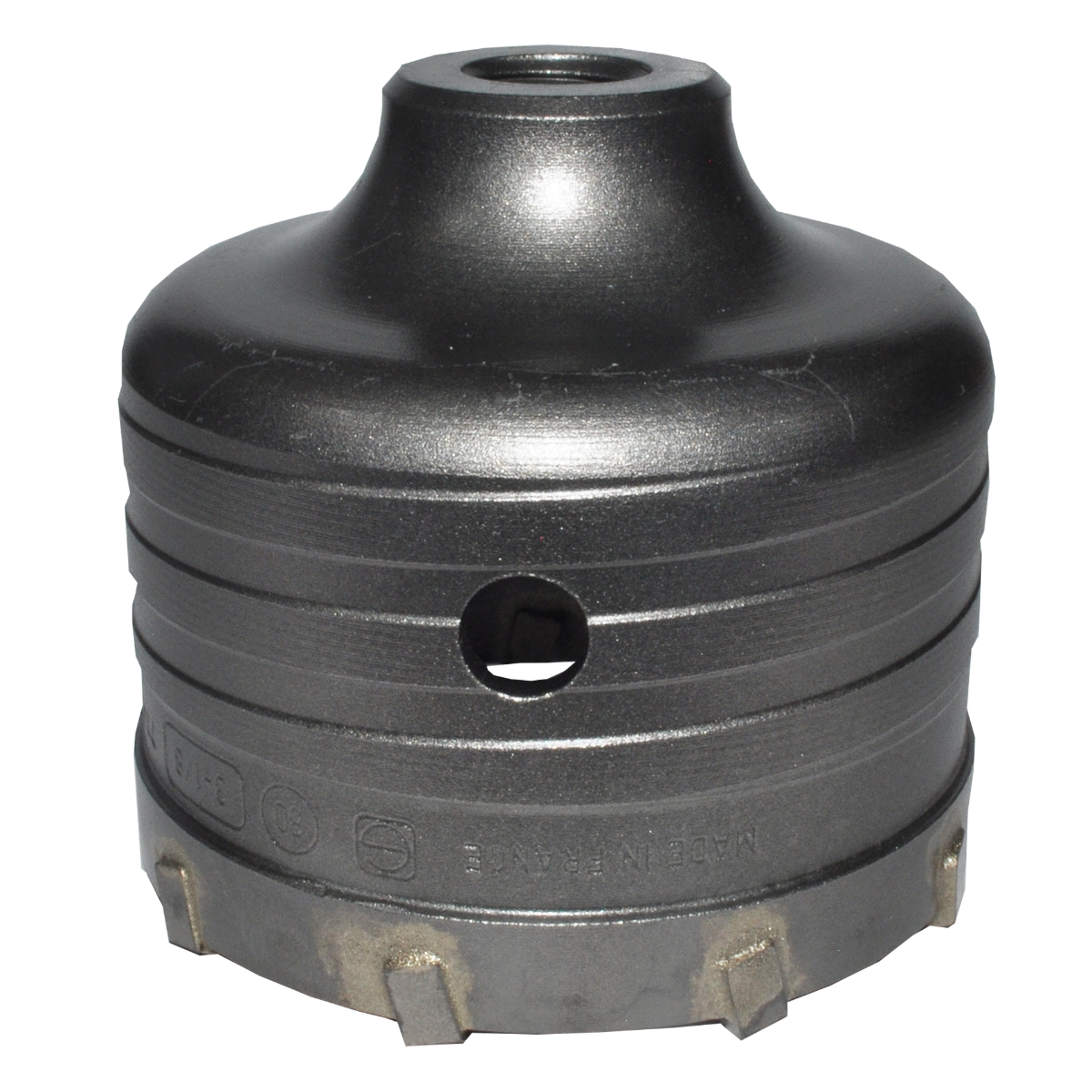 Corona de carburo de 50.8 x 70 mm para perforar concreto, piedra, block y ladrillo. Ideal para perforación en seco con dientes de carburo que permiten perforar grandes diámetros sin instalaciones especiales. Recomendado para concreto, block y ladrillo macizo, excelente para instalaciones eléctricas y marcos de puertas.